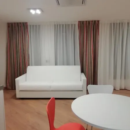 Bb Isola Apartmanhotel Milánó