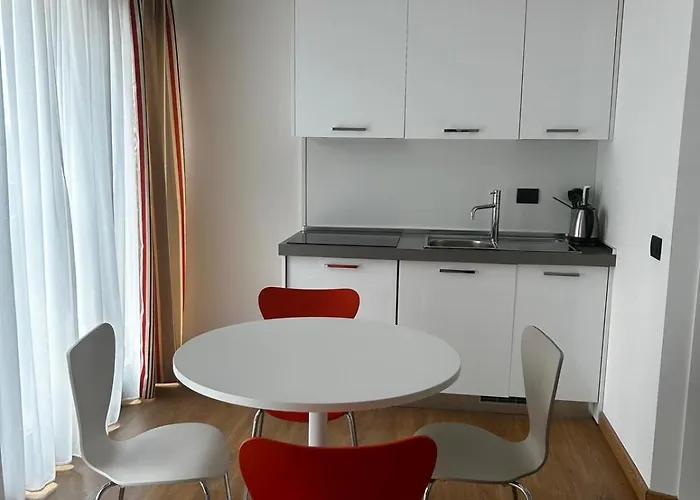 Bb Isola Aparthotel