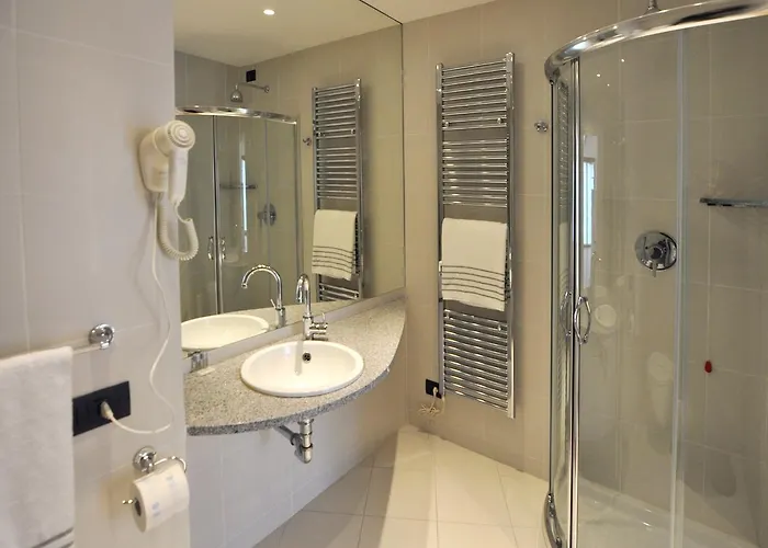 Bb Isola Aparthotel